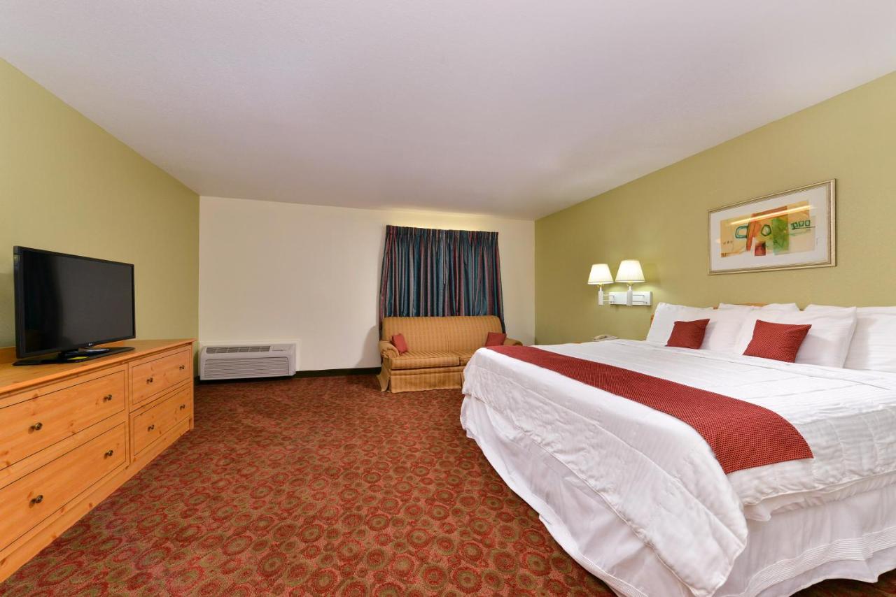 Deluxe King Suite with Sofa Bed at Americas Best Value Inn & Suites Winnie