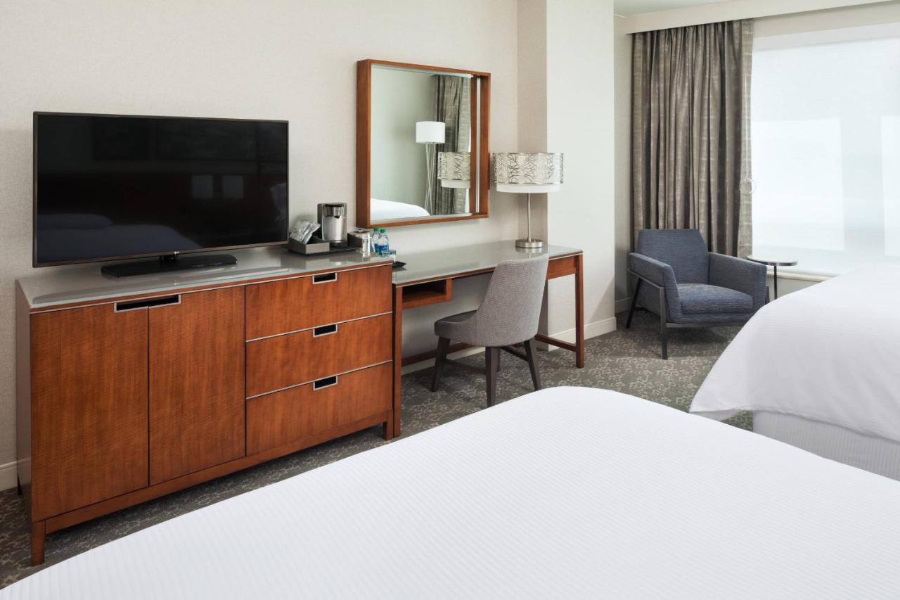 Club, Club lounge access, Guest room, 2 Queen at The Westin Edina Galleria