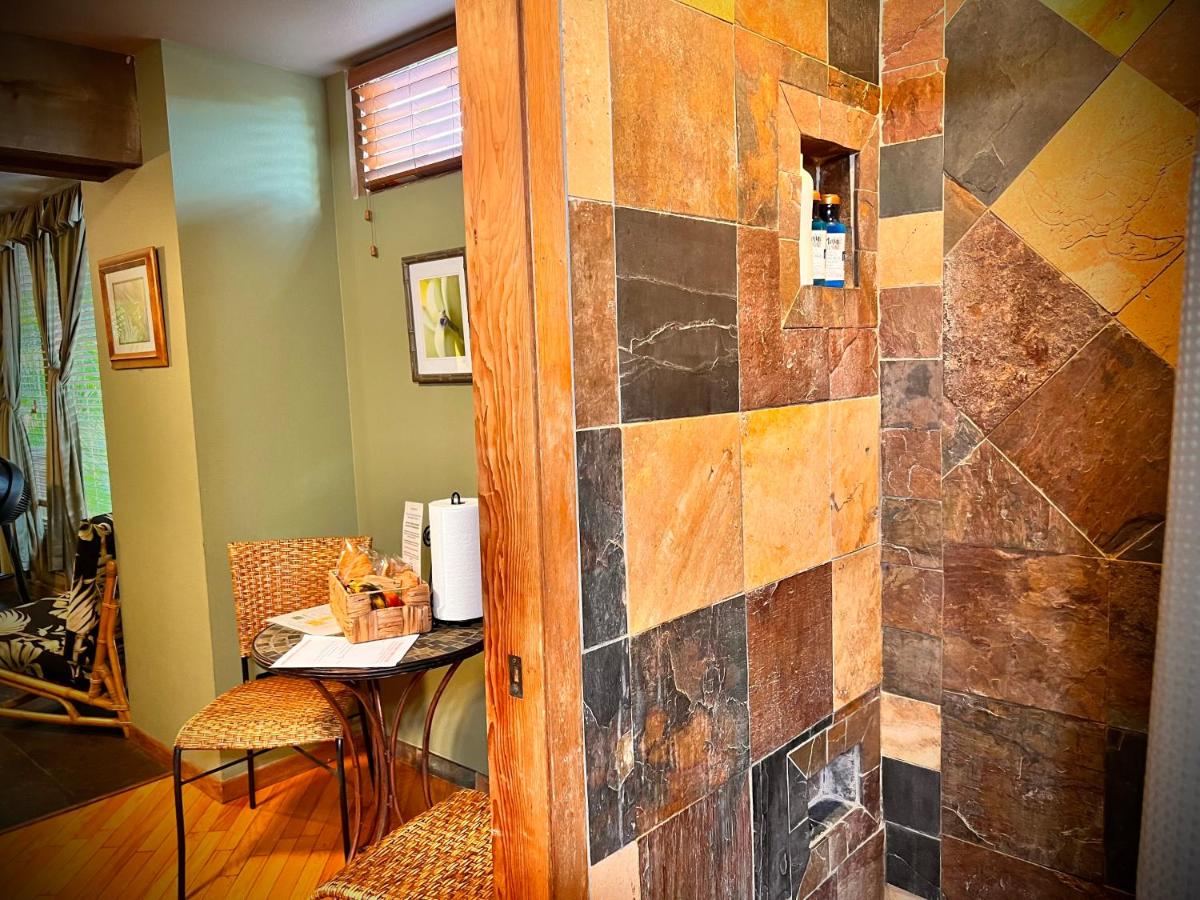 | Maui What a Wonderful World Bed & Breakfast