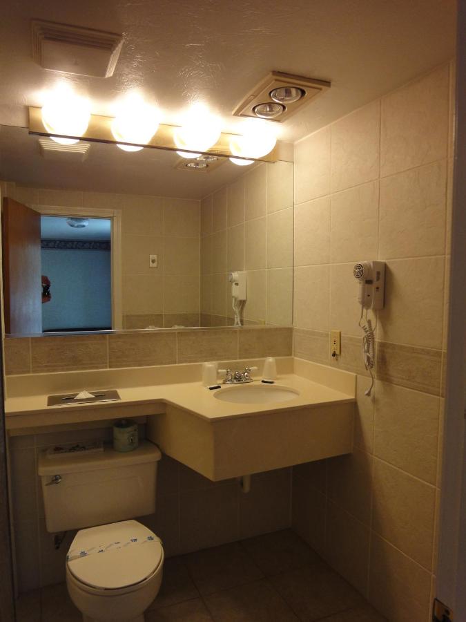 | Hyannis Travel Inn