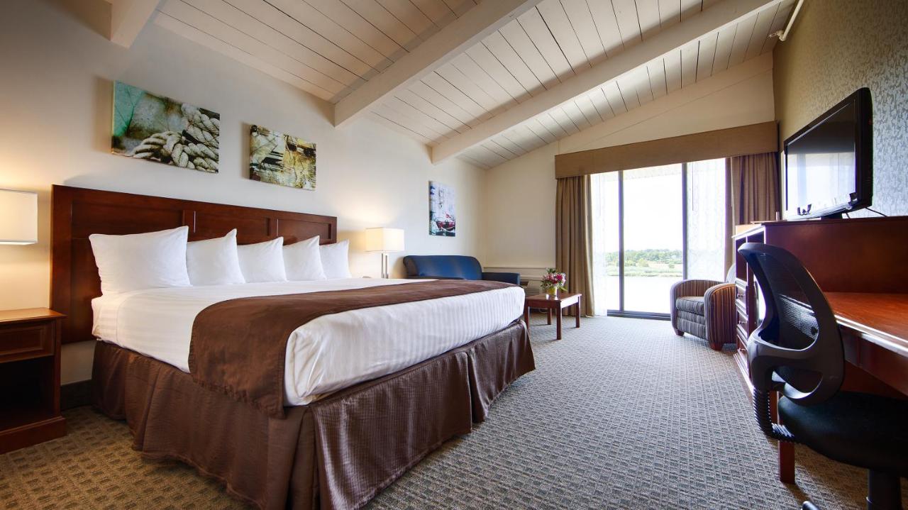 King Room with Sofa Bed - Waterview - Non Smoking at Best Western Adams Inn Quincy-Boston