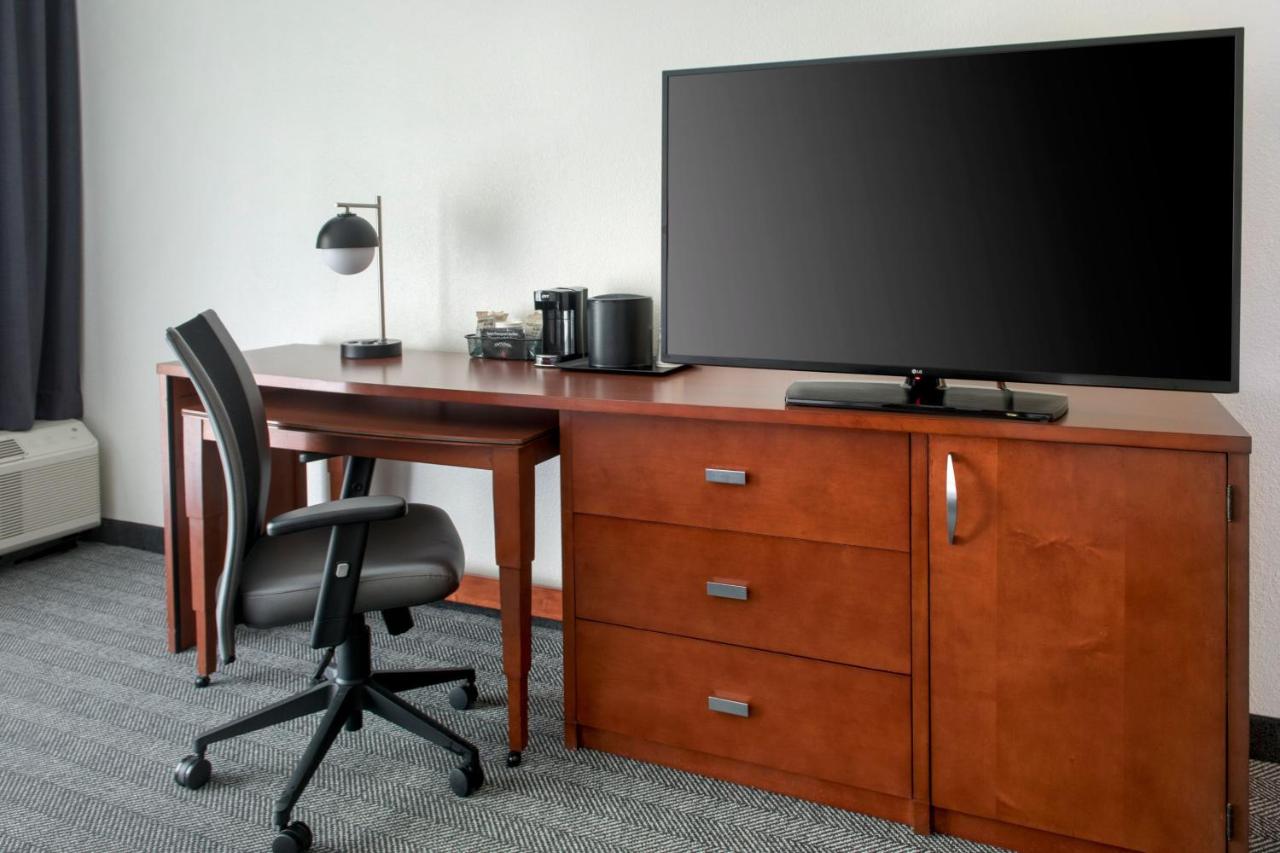| Courtyard By Marriott Baltimore Hunt Valley