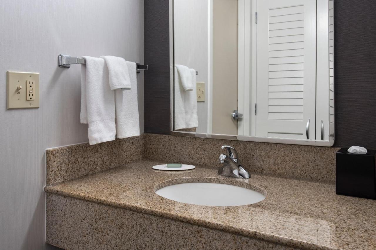 | Courtyard By Marriott Baltimore Hunt Valley