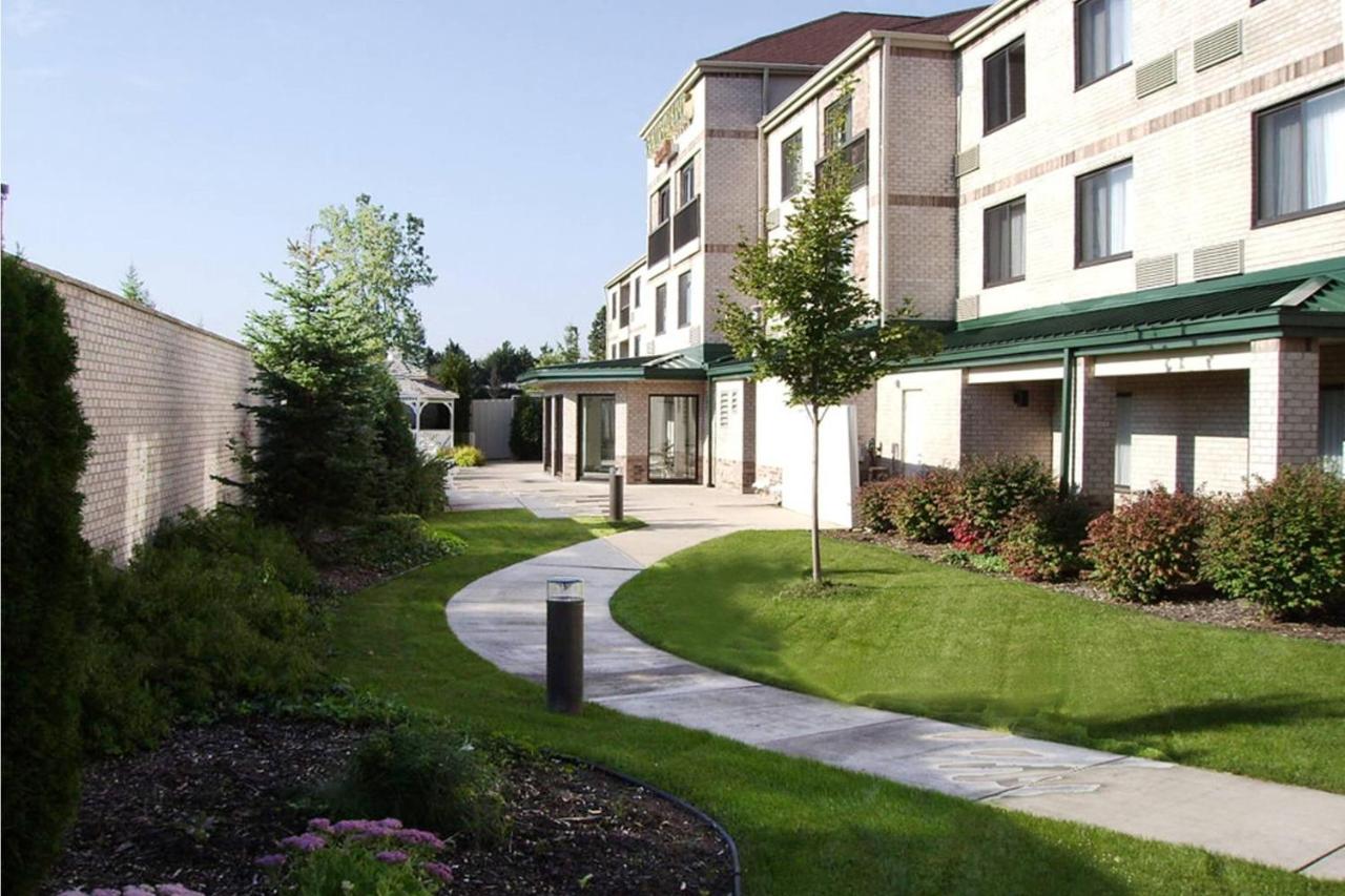 | Courtyard Detroit Brighton