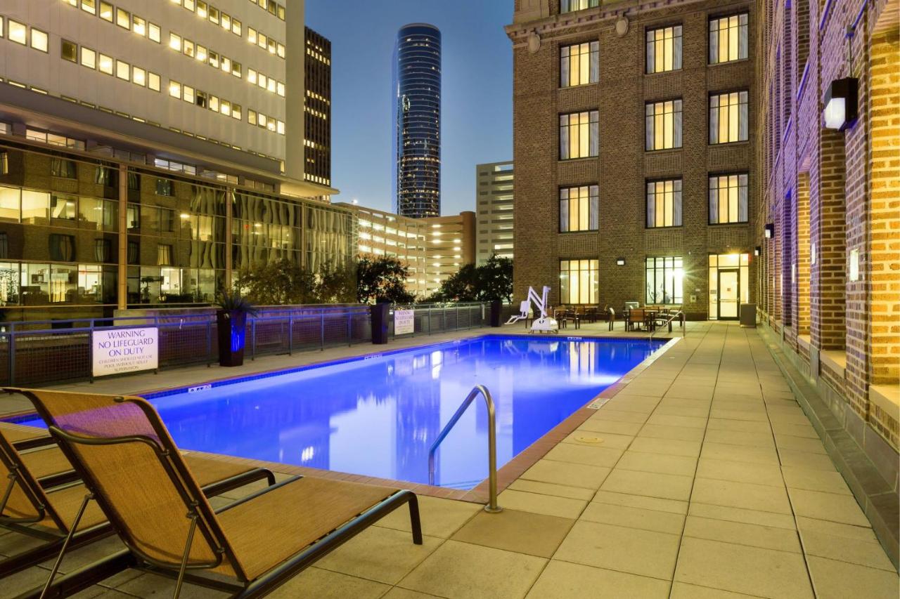 | Courtyard Houston Downtown Convention Center