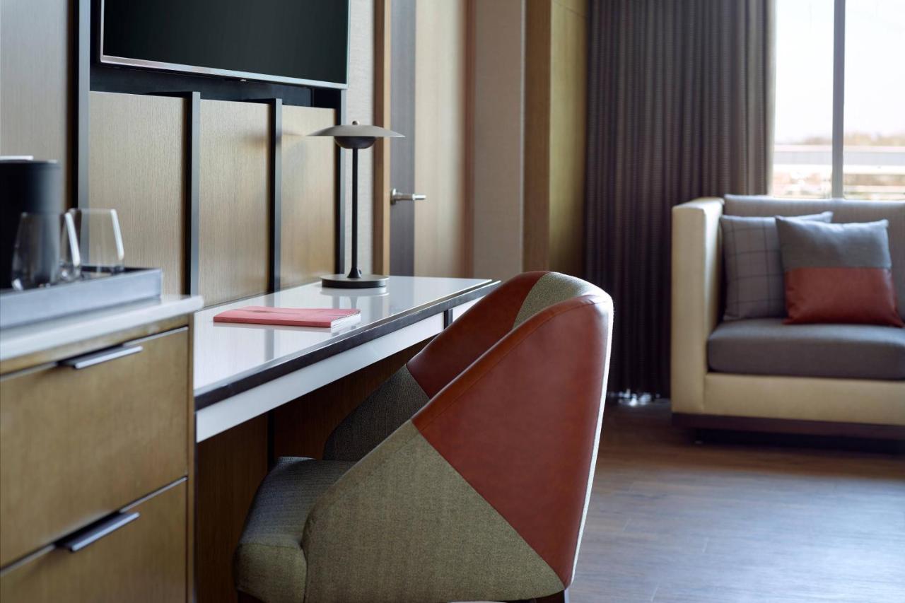Guest room, 1 King, City view at Lexington Marriott City Center