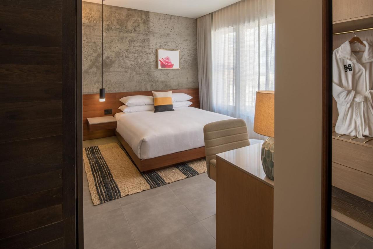 King Room at The Hi-Lo, Autograph Collection