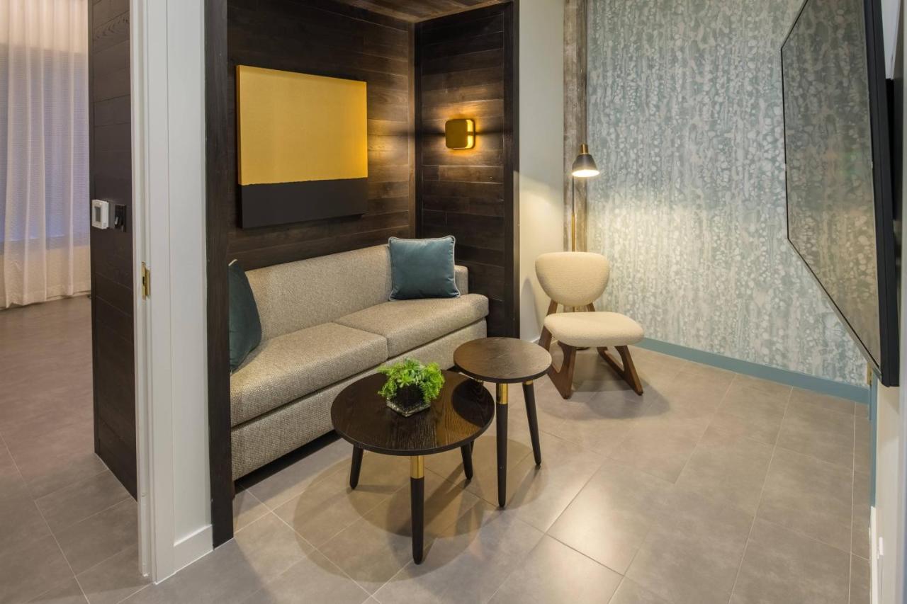 One-Bedroom Suite with City View at The Hi-Lo, Autograph Collection