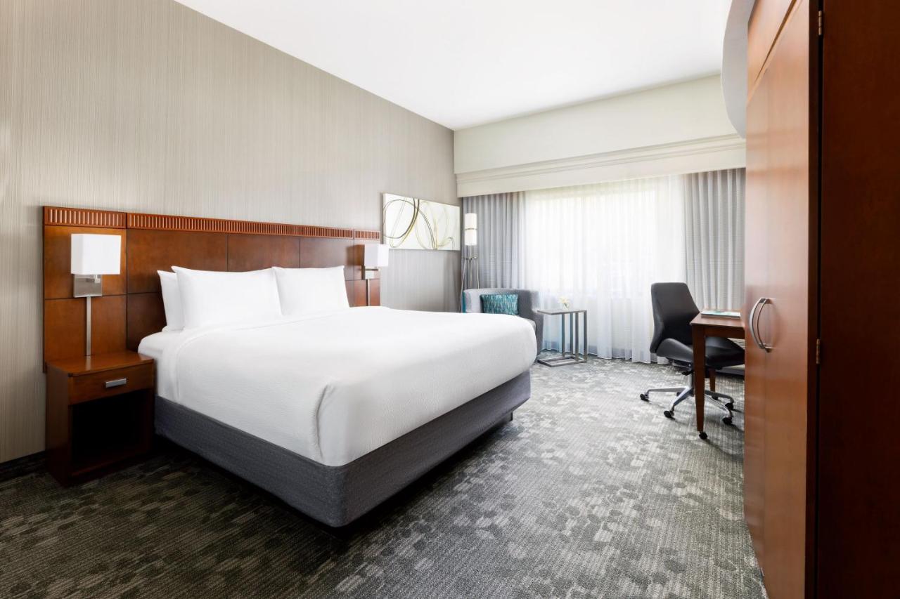 King Room with Sofa Bed at Courtyard by Marriott Potomac Mills Woodbridge