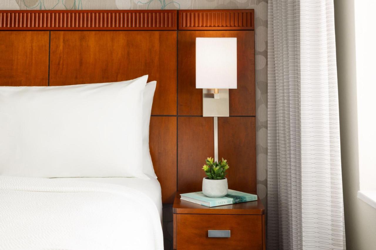 King Room with Sofa Bed at Courtyard by Marriott Potomac Mills Woodbridge
