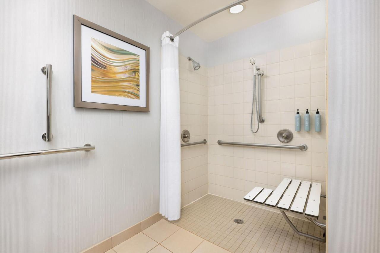 King Room with Sofa Bed at Courtyard by Marriott Potomac Mills Woodbridge