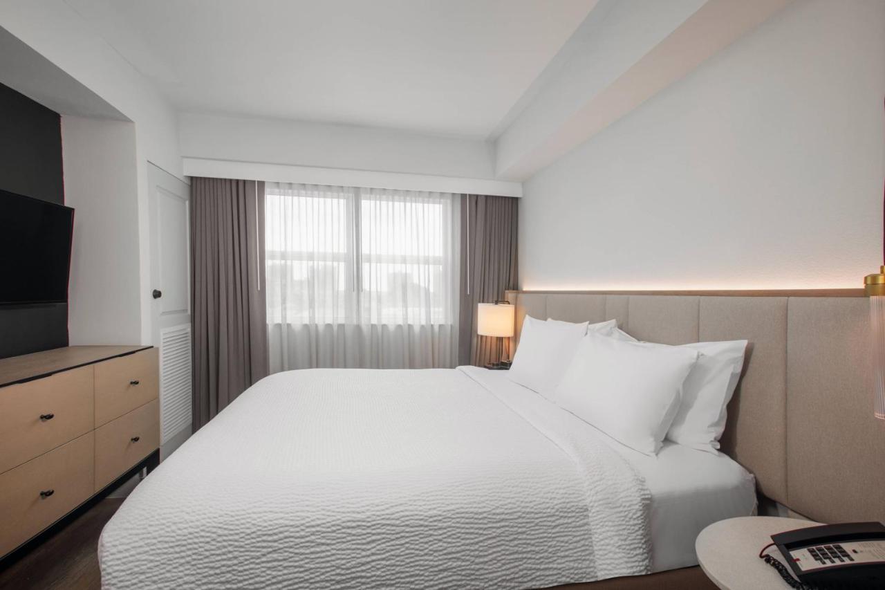 One-Bedroom Queen Suite with Sofa Bed at Residence Inn by Marriott Miami Aventura Mall