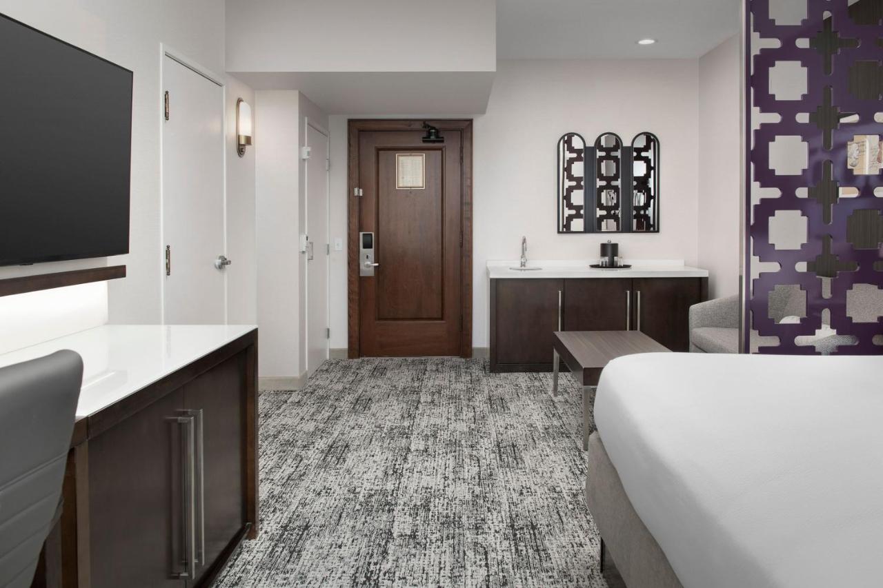 Executive King Room with Sofa Bed and City View at Courtyard by Marriott San Diego Downtown