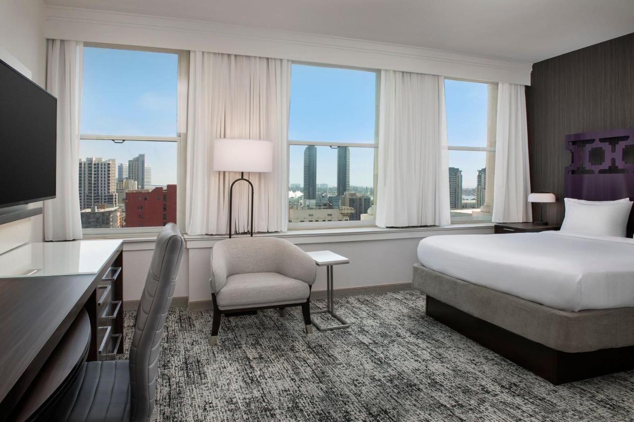 King Room with Bay View at Courtyard by Marriott San Diego Downtown