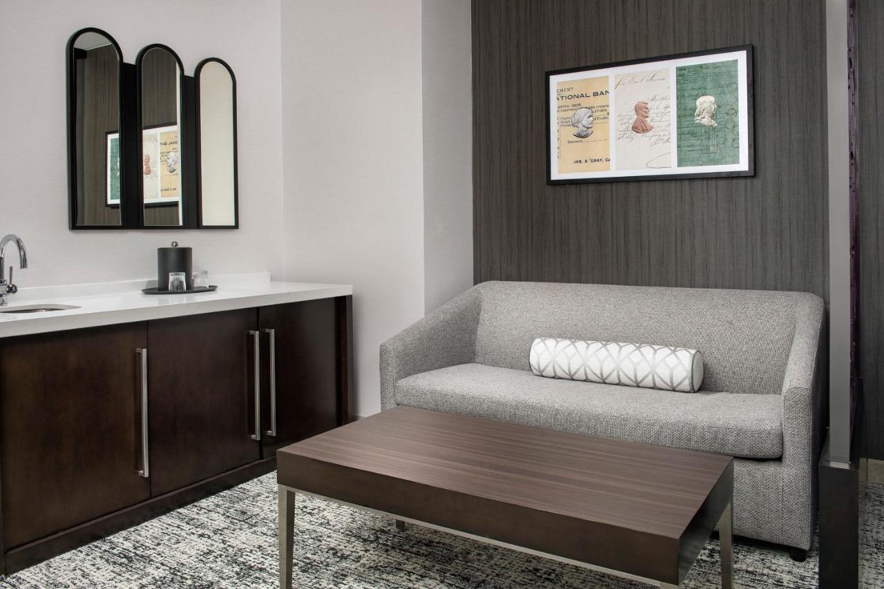 Executive King Room with Sofa Bed and City View at Courtyard by Marriott San Diego Downtown
