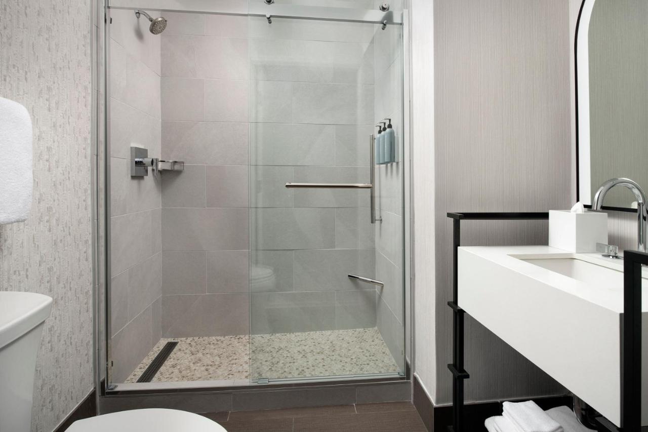 King Room with Bay View at Courtyard by Marriott San Diego Downtown