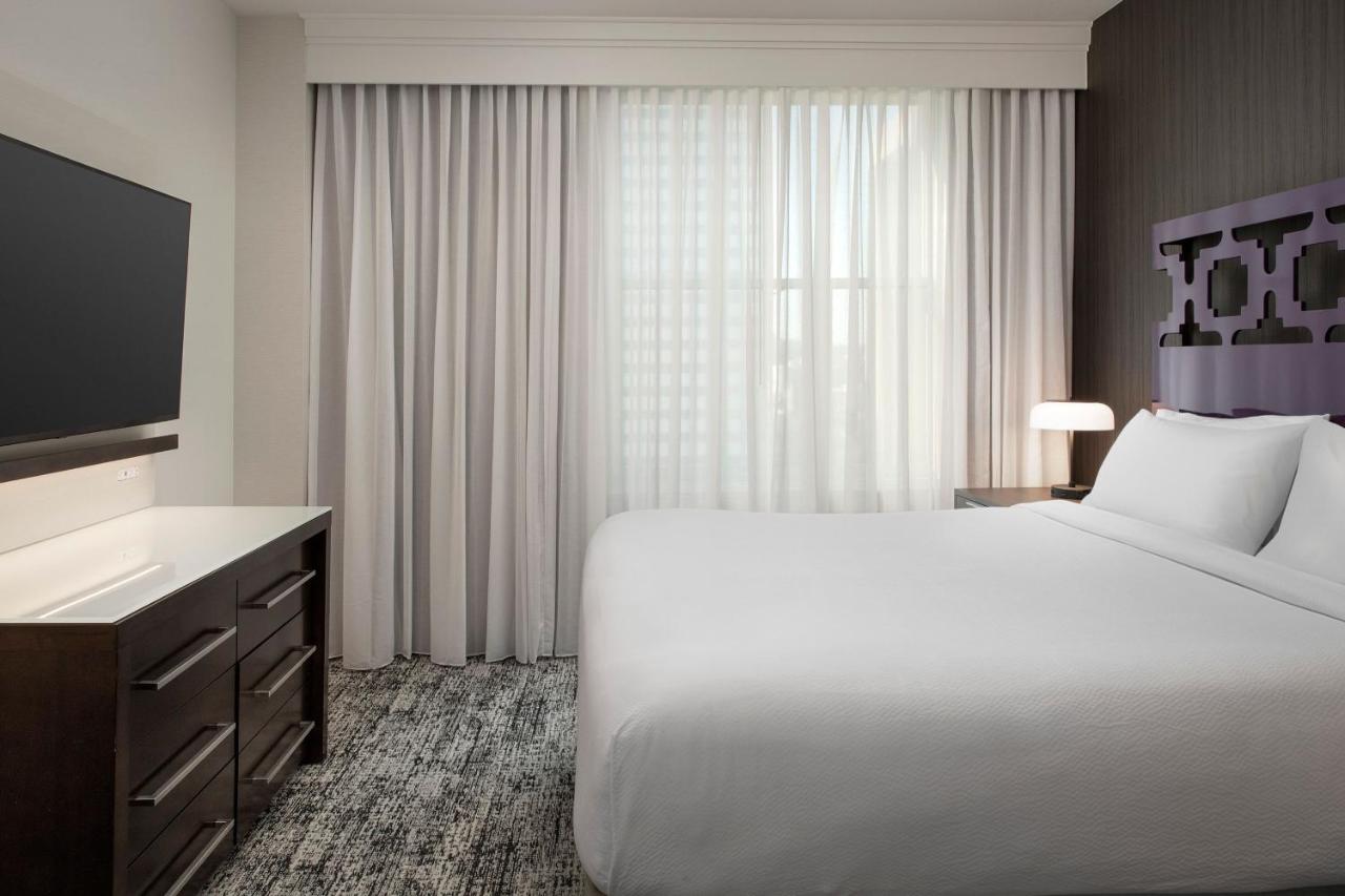 King Suite with Sofa Bed at Courtyard by Marriott San Diego Downtown