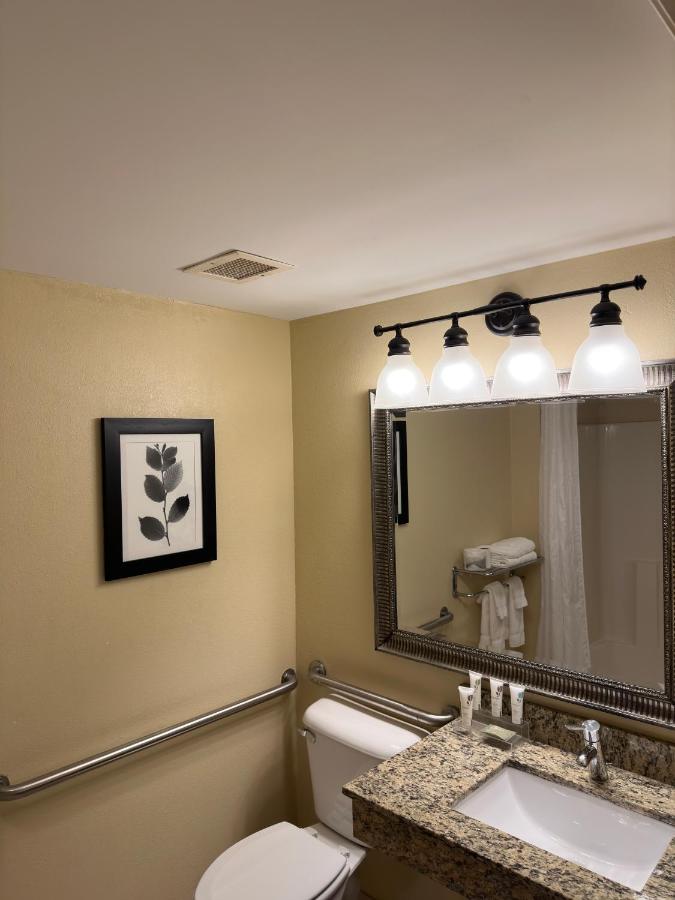 One-Bedroom King Suite - Disability Access at Country Inn & Suites by Radisson, Macedonia, OH
