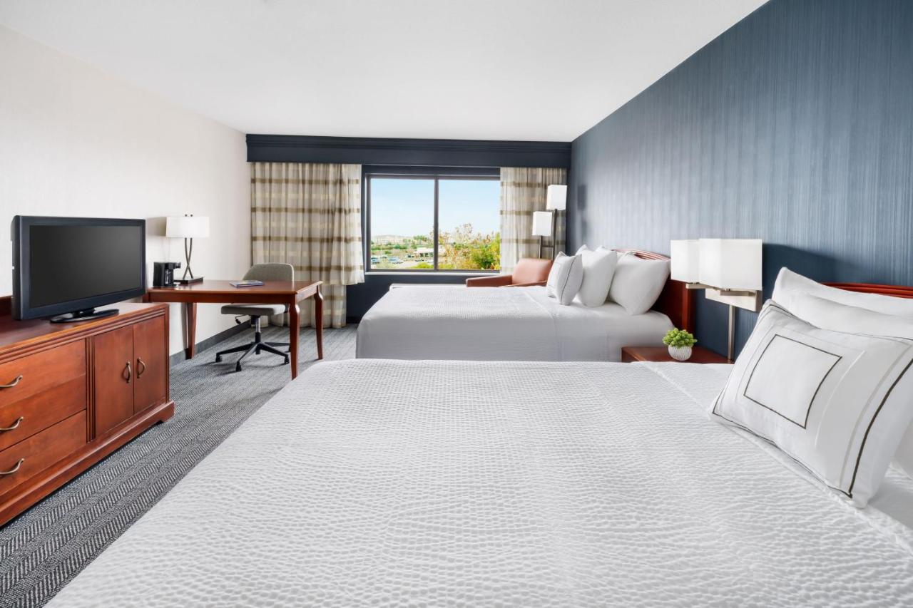 | Courtyard by Marriott Sacramento Folsom