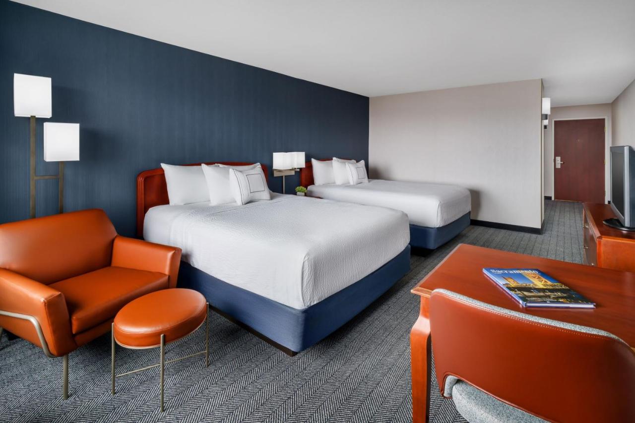 | Courtyard by Marriott Sacramento Folsom