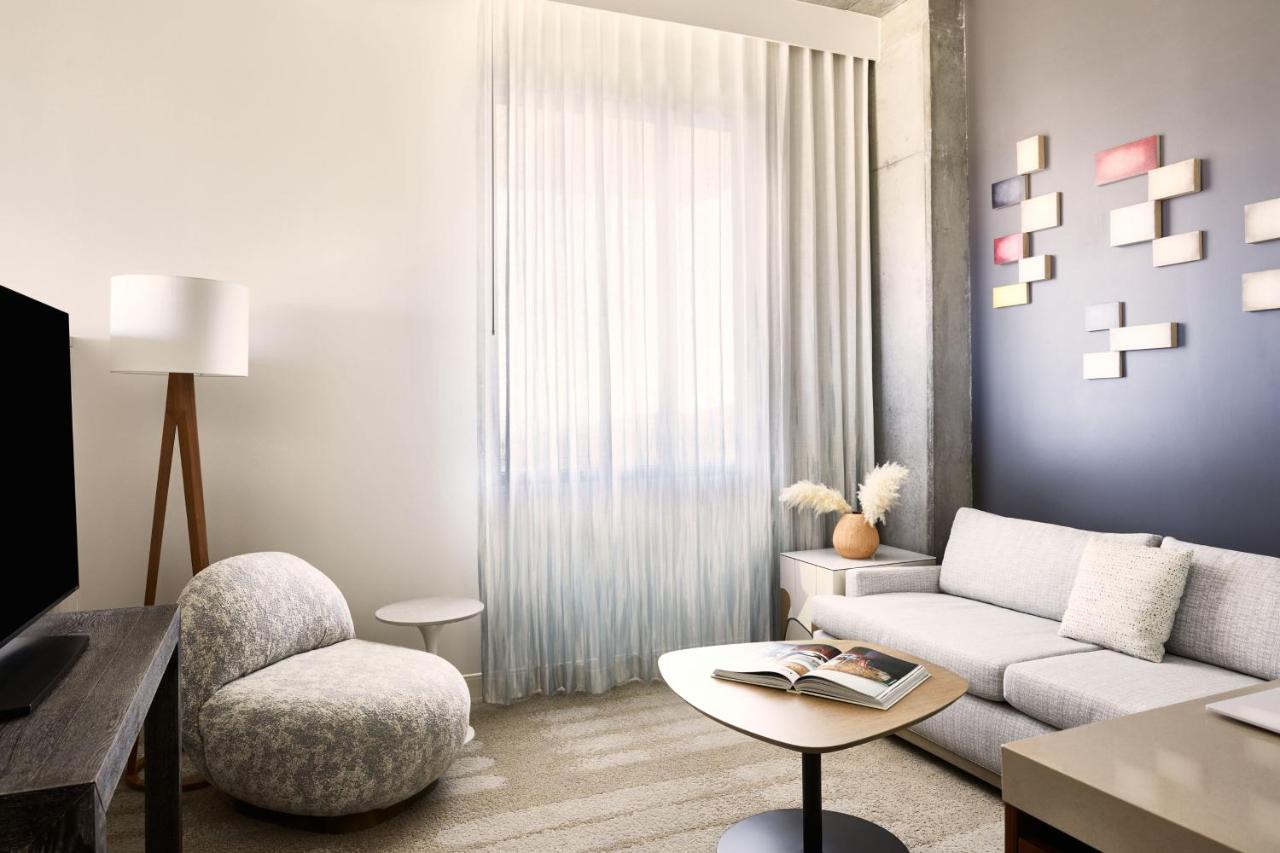 Dark Sky Corner Suite, 1 Bedroom Suite, 1 King, Corner room at ADERO Scottsdale Resort, Autograph Collection