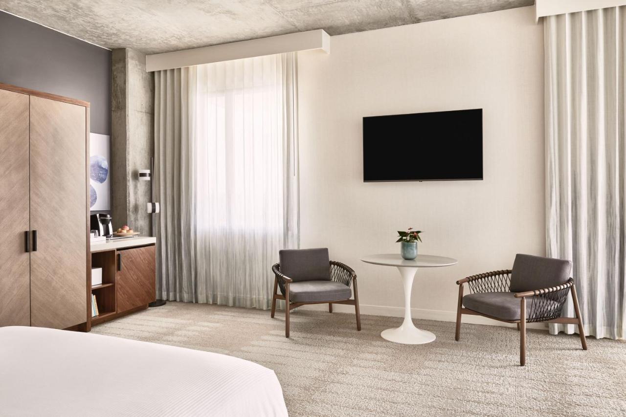Dark Sky Corner Suite, 1 Bedroom Suite, 1 King, Corner room at ADERO Scottsdale Resort, Autograph Collection