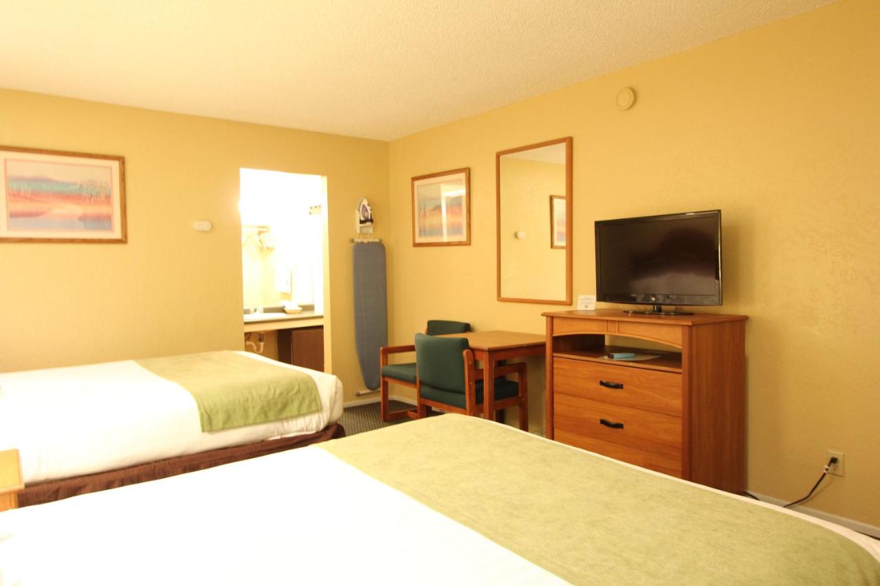  | Oakhurst Lodge