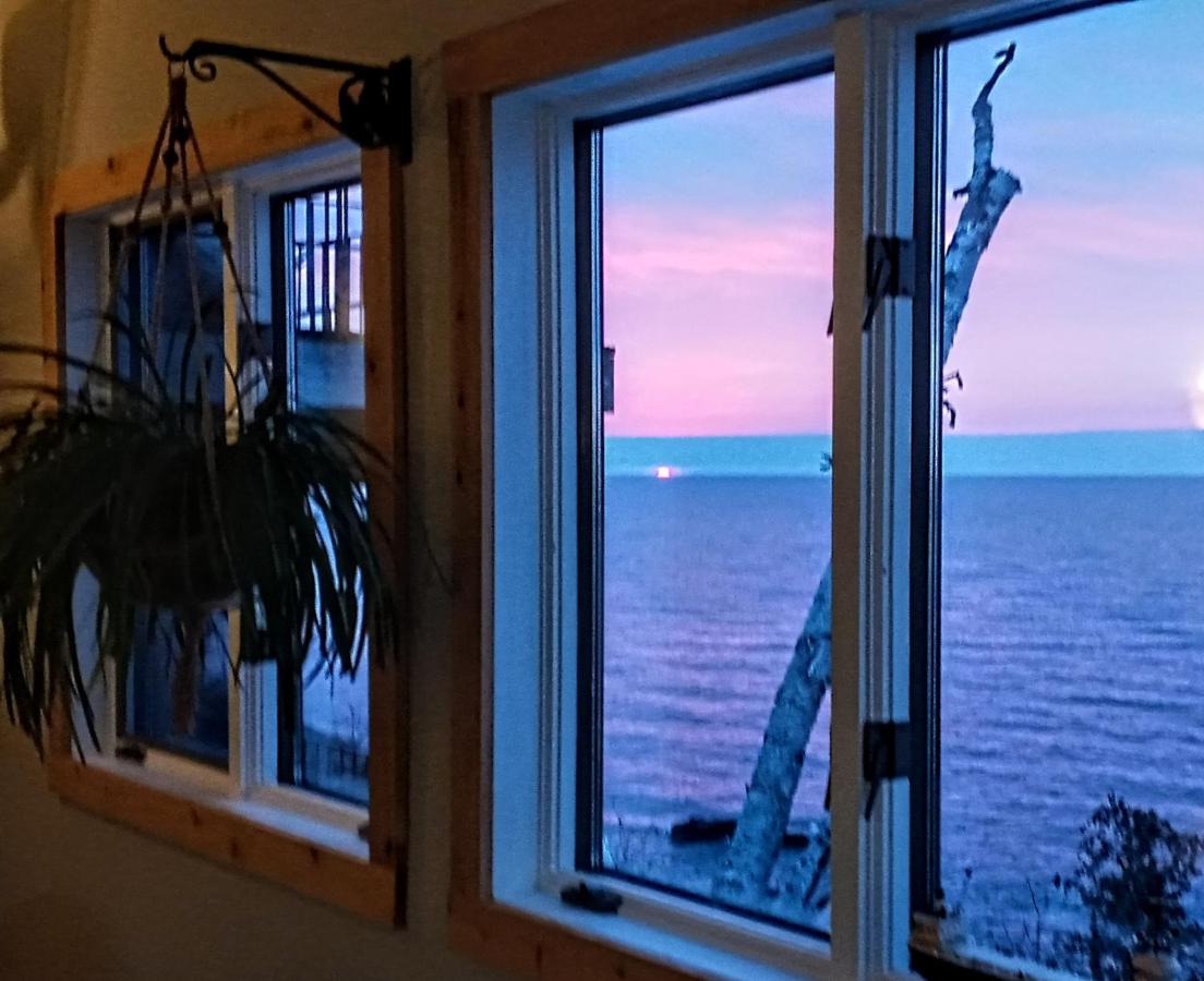  | Cliff Dweller on Lake Superior