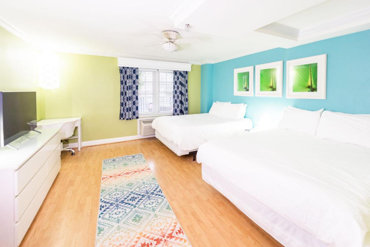 Quadruple Room with Balcony at Canalside Inn