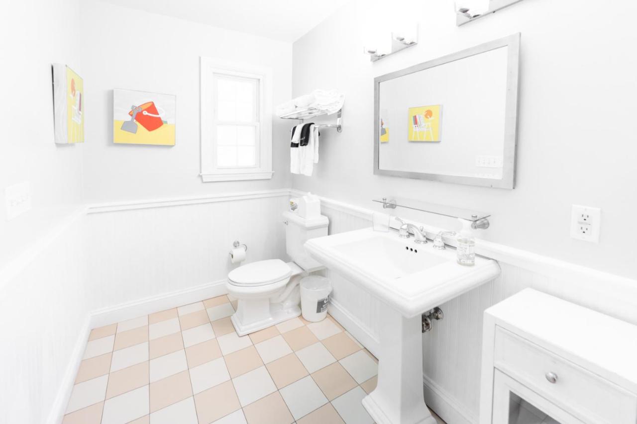 Quadruple Room with Balcony at Canalside Inn