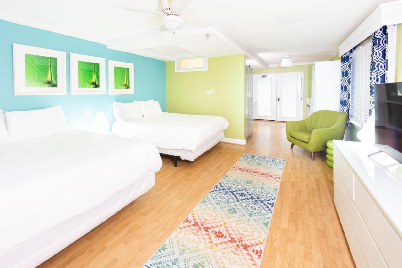 Quadruple Room with Balcony at Canalside Inn