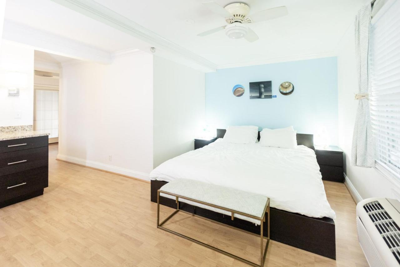 Deluxe King Studio - Pet Friendly at Canalside Inn