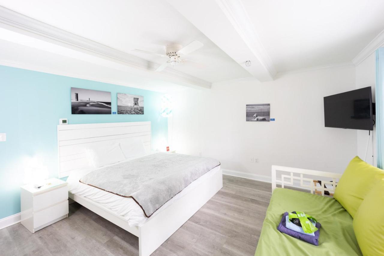 Deluxe King Studio - Pet Friendly at Canalside Inn