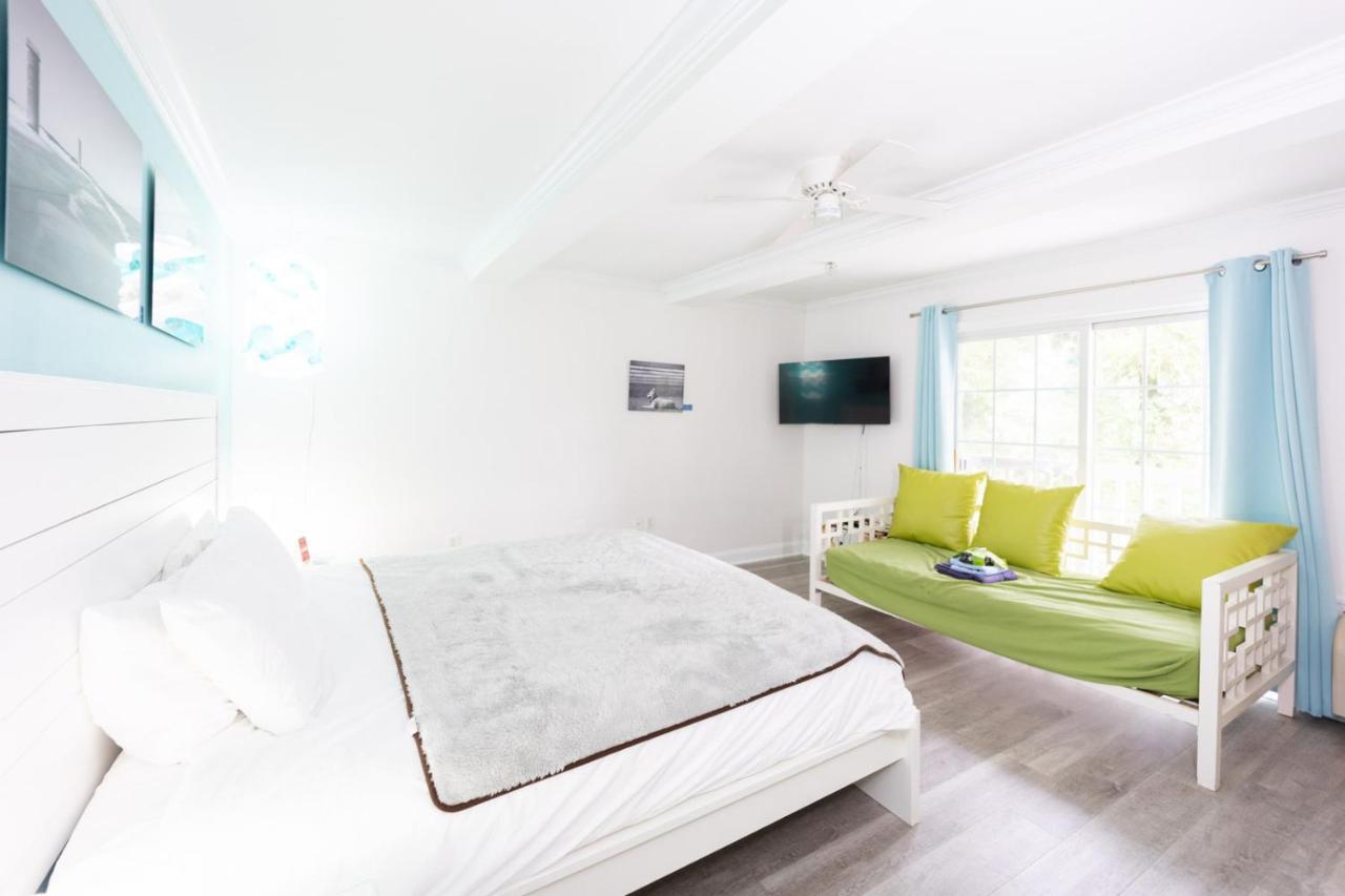 Deluxe King Studio - Pet Friendly at Canalside Inn