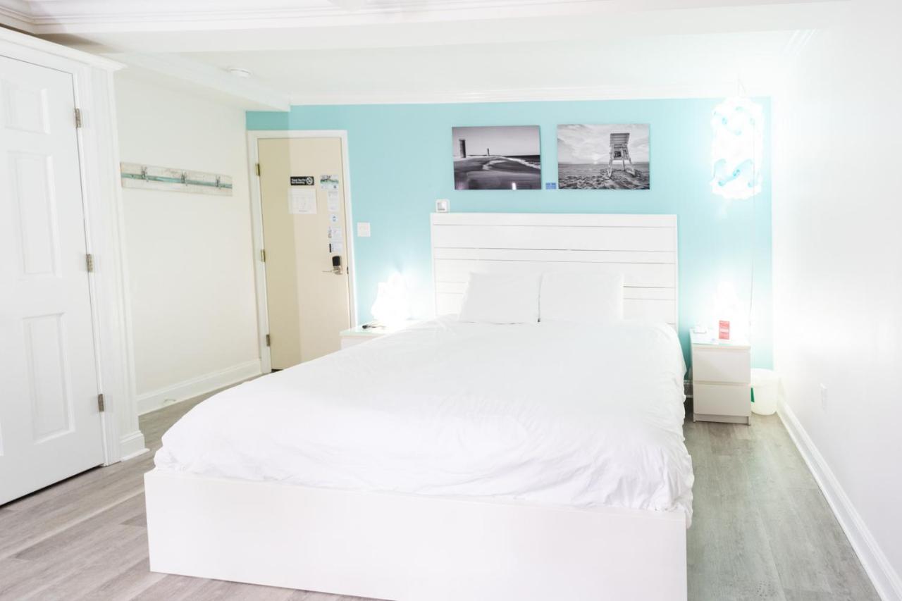 Deluxe King Studio - Pet Friendly at Canalside Inn