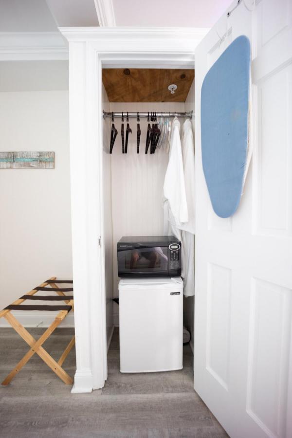 Deluxe King Studio - Pet Friendly at Canalside Inn