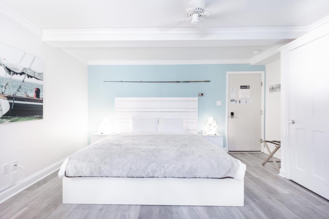 Deluxe King Studio - Pet Friendly at Canalside Inn