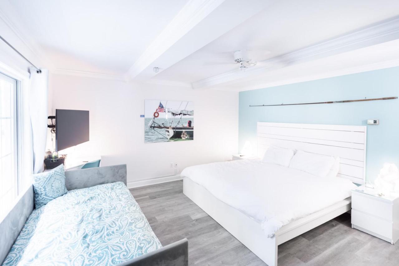 Deluxe King Studio - Pet Friendly at Canalside Inn