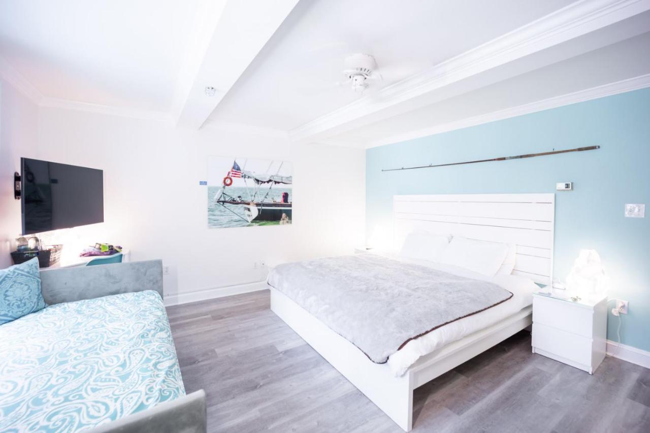 Deluxe King Studio - Pet Friendly at Canalside Inn