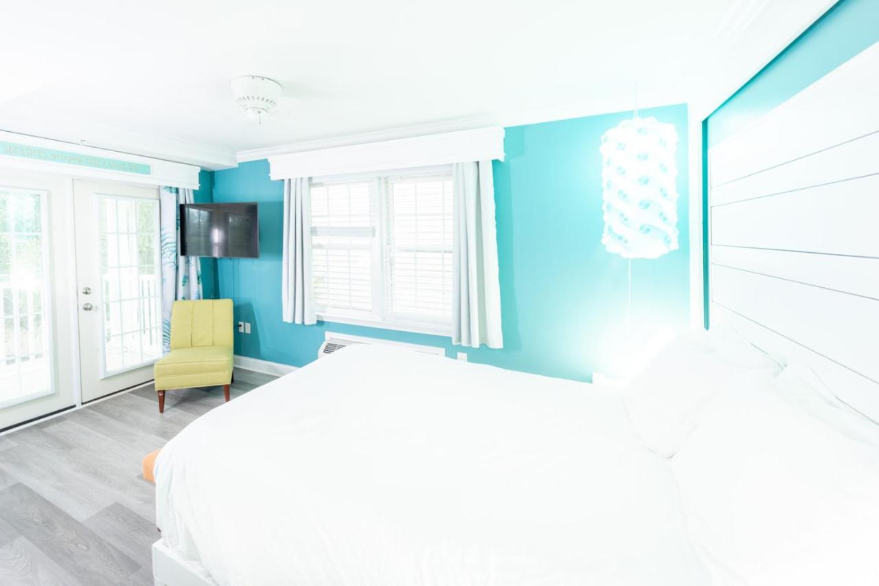 Queen Room - Pet Friendly at Canalside Inn