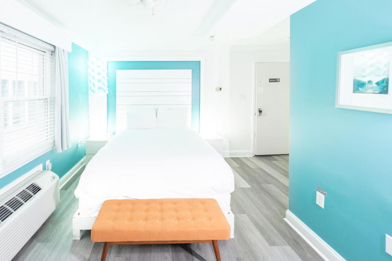 Queen Room - Pet Friendly at Canalside Inn