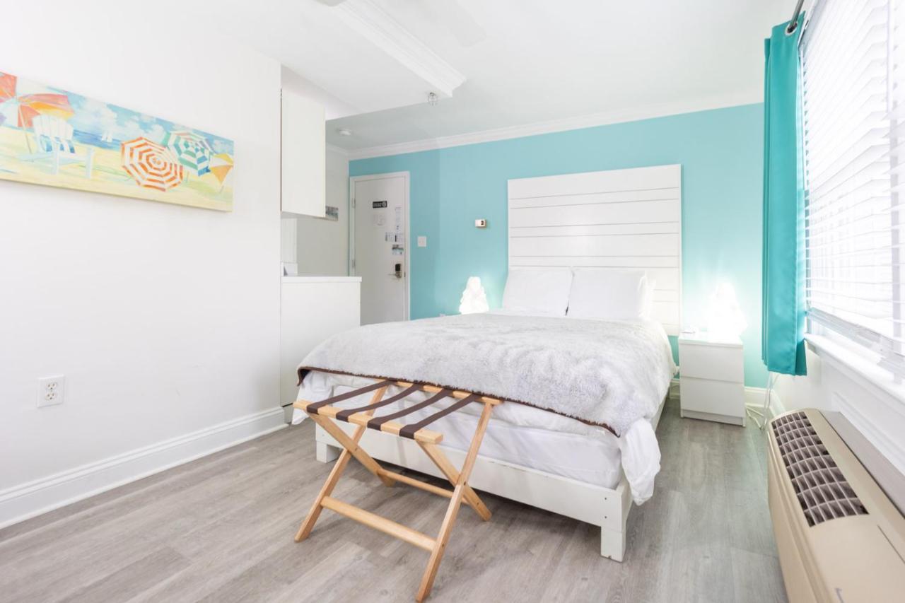 Queen Room - Pet Friendly at Canalside Inn