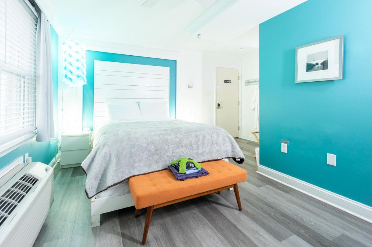 Queen Room - Pet Friendly at Canalside Inn