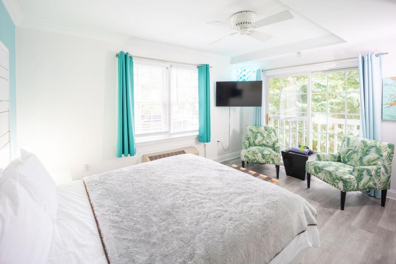 Queen Room - Pet Friendly at Canalside Inn