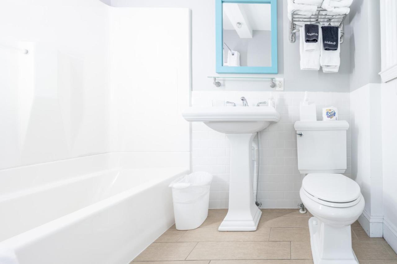 Queen Room - Pet Friendly at Canalside Inn
