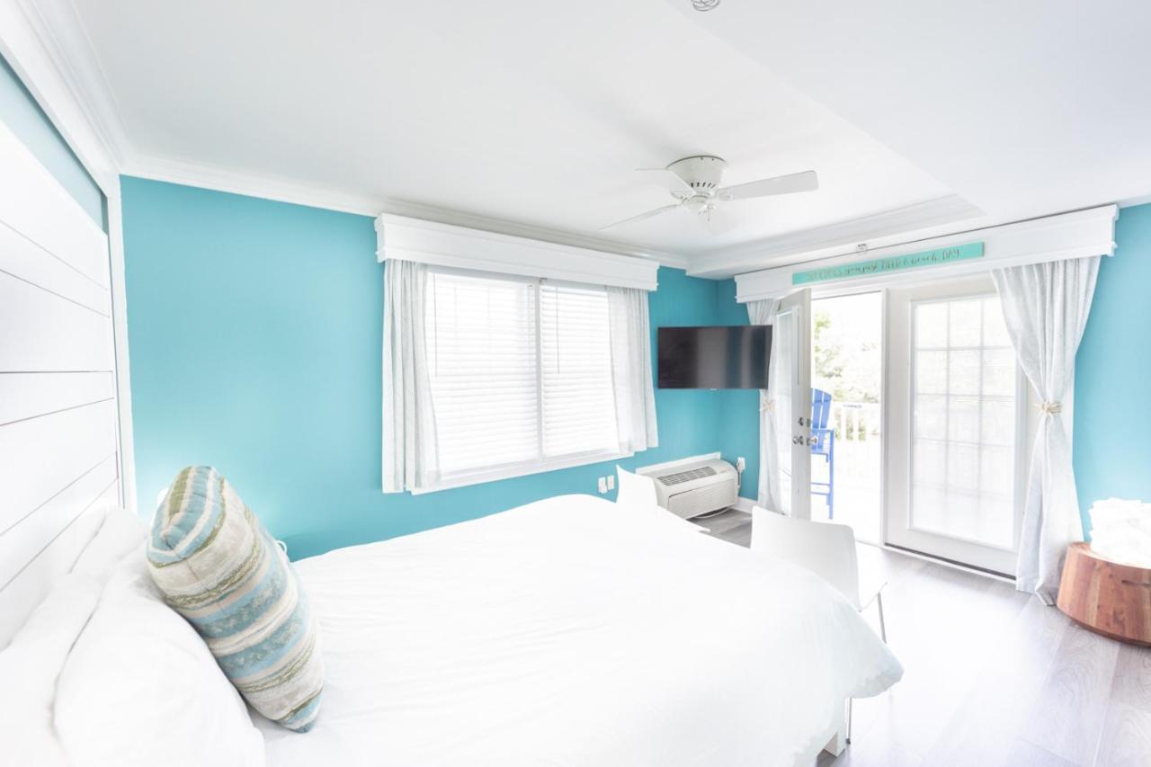 Queen Room - Pet Friendly at Canalside Inn