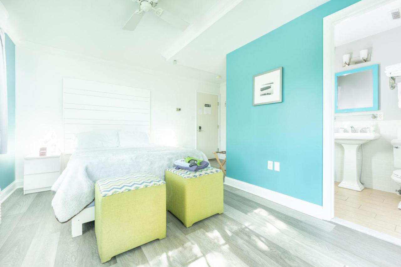 Queen Room - Pet Friendly at Canalside Inn