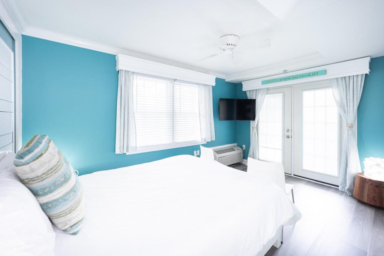 Queen Room - Pet Friendly at Canalside Inn