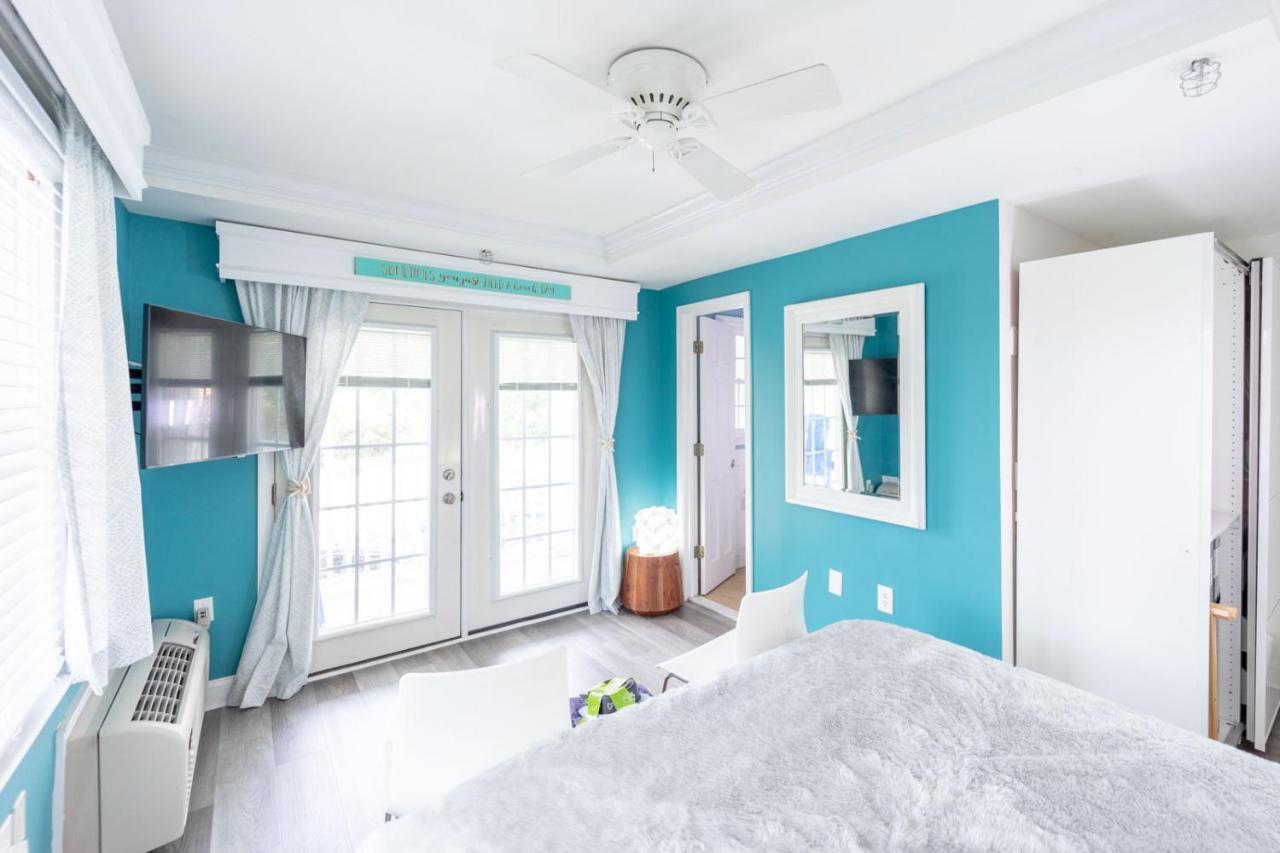 Queen Room - Pet Friendly at Canalside Inn