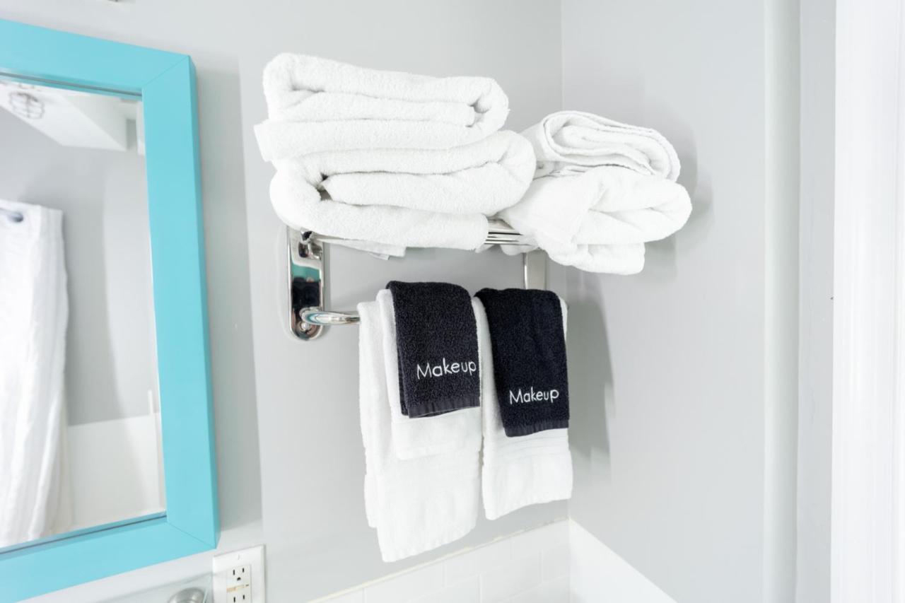 Queen Room - Pet Friendly at Canalside Inn